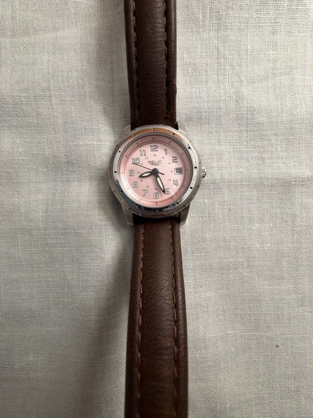 Relic Trail RT1022 Watch Pink Dial Brown Leather Strap
Will need a new battery